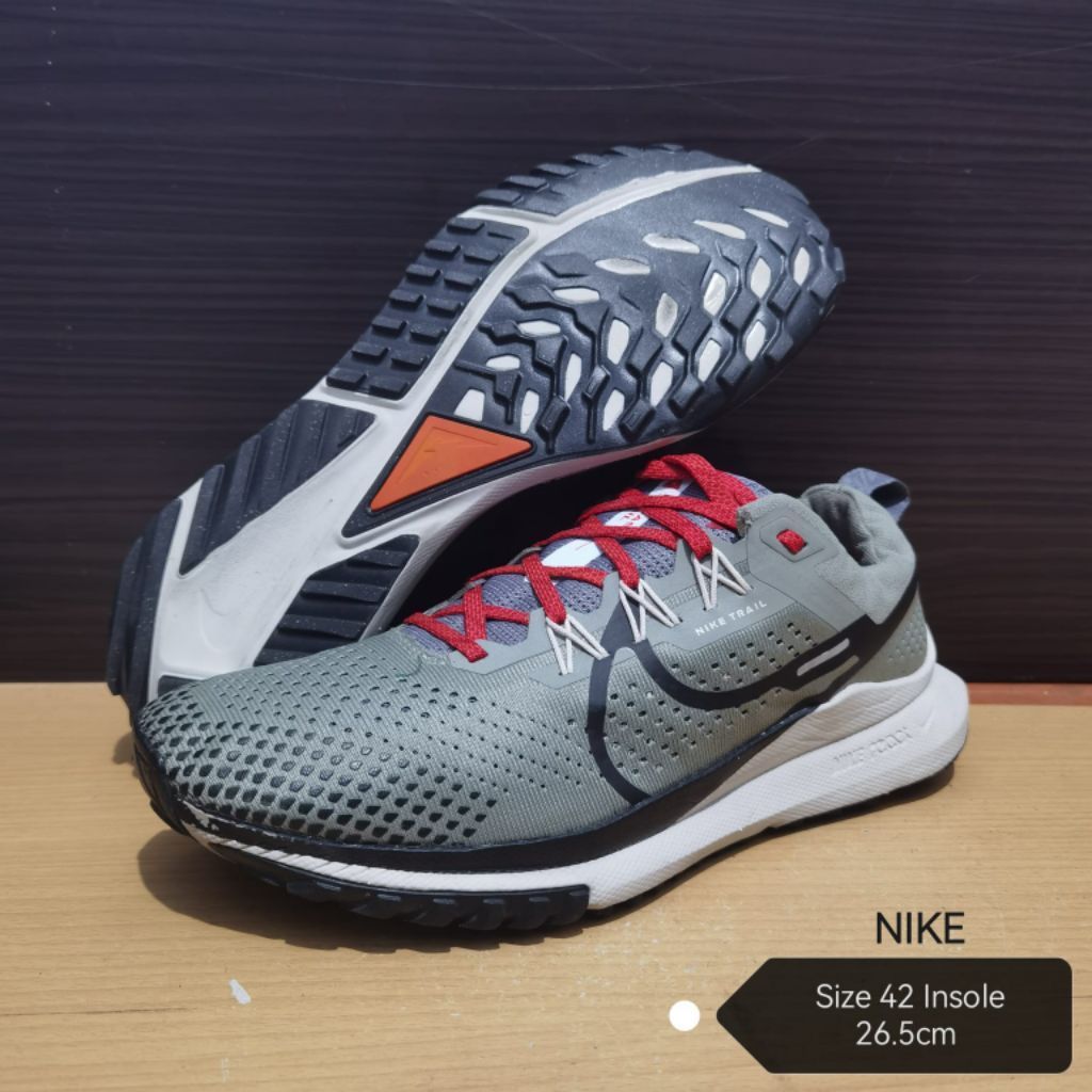 Nike React Pegasus Trail 4 Sz 42