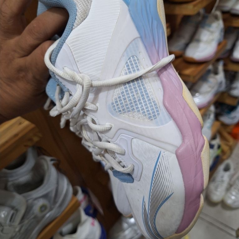 sepatu badminton lining ranger
