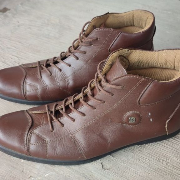 Sepatu boots second Bally kulit 43