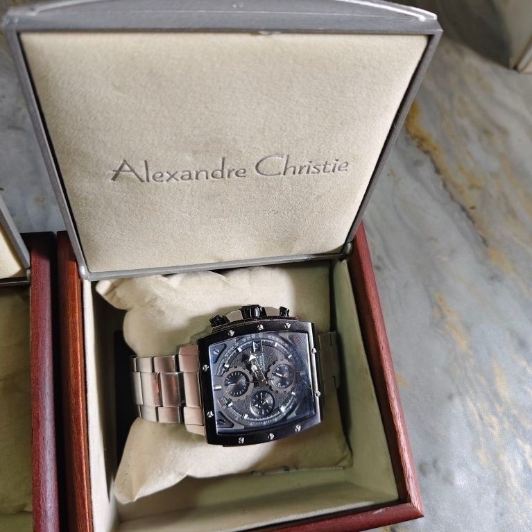 jam Alexander Pria //SECOND