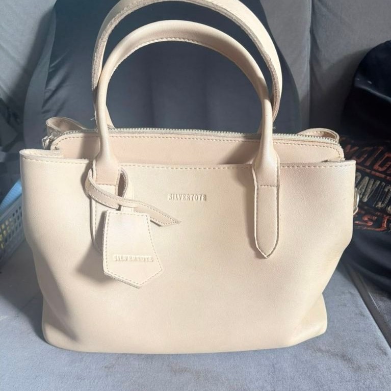 Preloved Tas Wanita Silvertote Cream Sling Bag