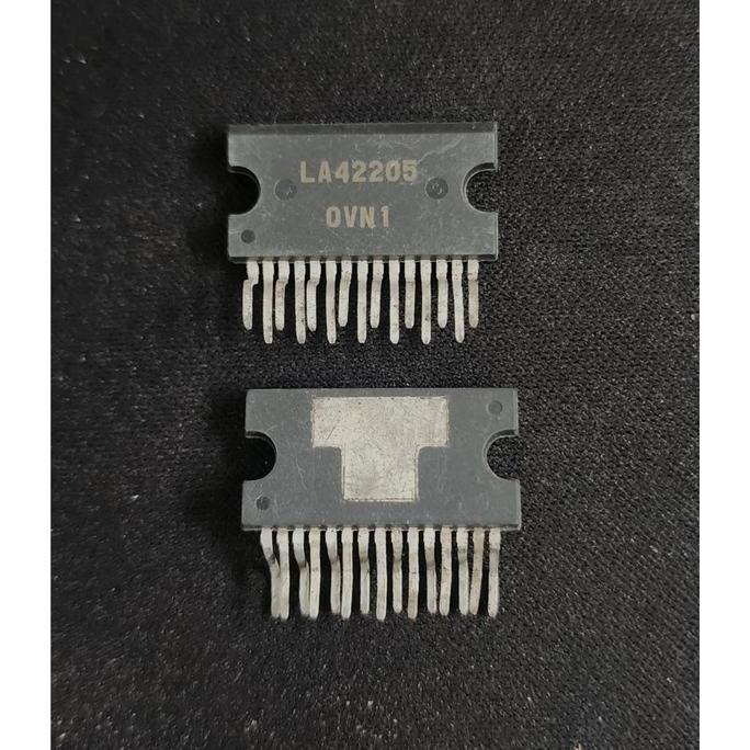 IC LA42205  5W 2-CHANNEL POWER AMPLIFIER IC UTK AUDIO OUTPUT TV BYD79