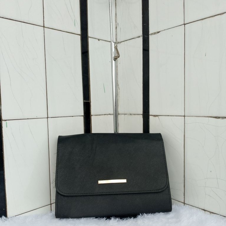 clutch ala Charles n Keith tas pesta Preloved