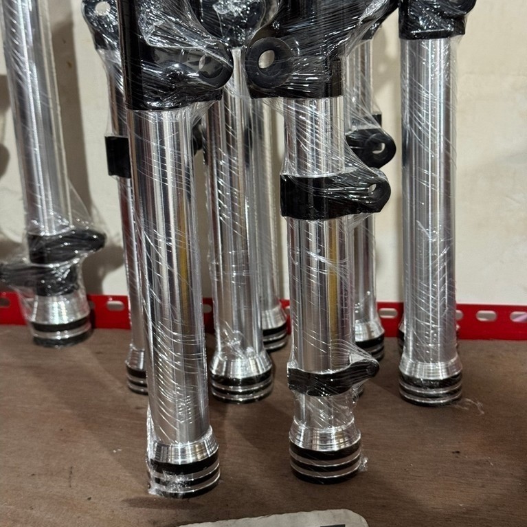 BOTTOM BOTEM TABUNG SHOCK DEPAN BUBUT GILAP UNTUK Beat,Vario110,Vario125/150,Scoppy BAHAN ORIGINAL C