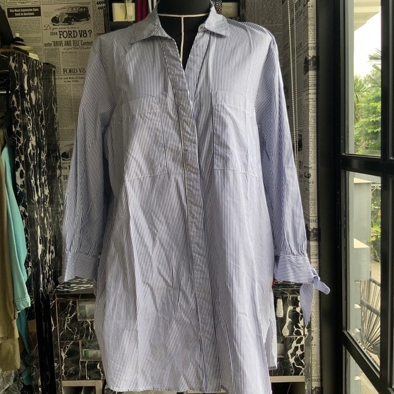 LEVIS KEMEJA WANITA OVERSIZED PIN STRIPES PUTIH BIRU