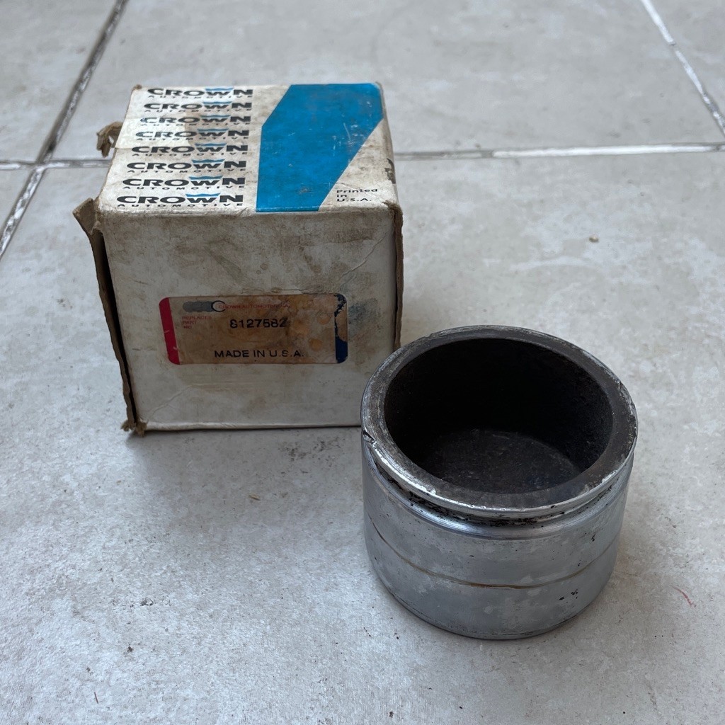 PISTON KALIPER REM DEPAN JEEP CJ5 CJ7 SCRAMBLER 1978-1981 CROWN J8127582