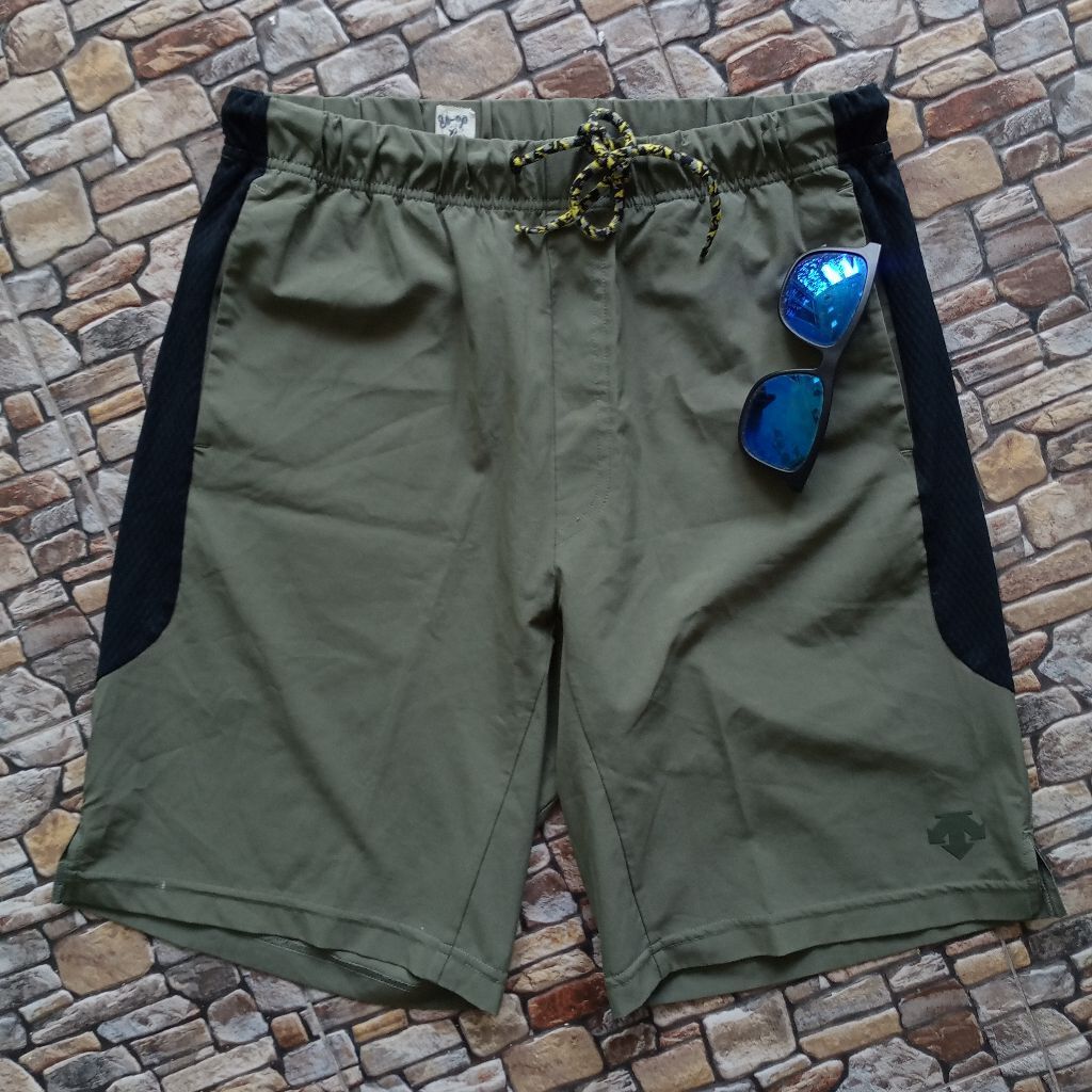 Celana pendek olahraga branded DESCENTE original preloved size L
