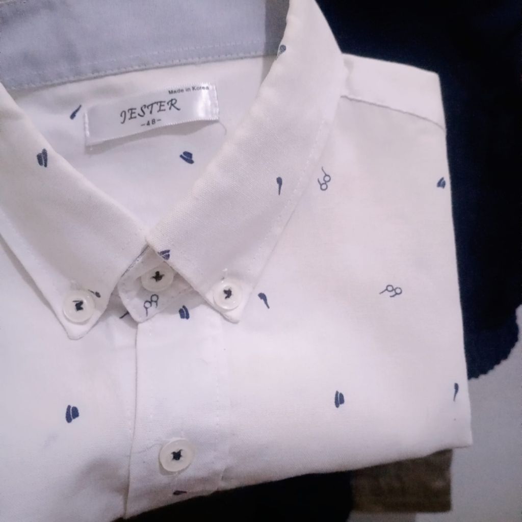 Kemeja Casual Jester Slimfit White With Motif Size M
