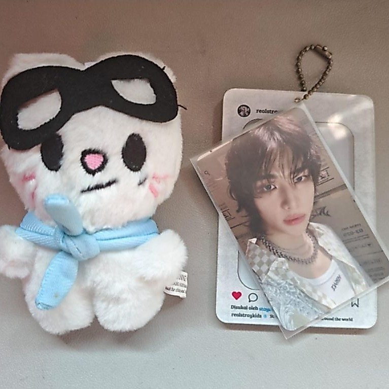 photocard-official-hyunjin