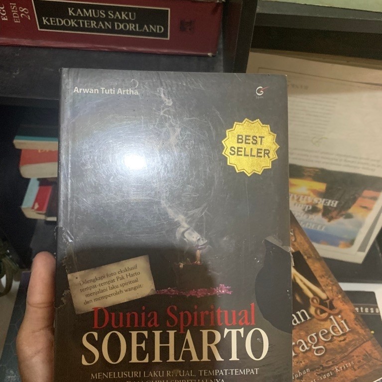 Buku Dunia Spiritual SOEHARTO