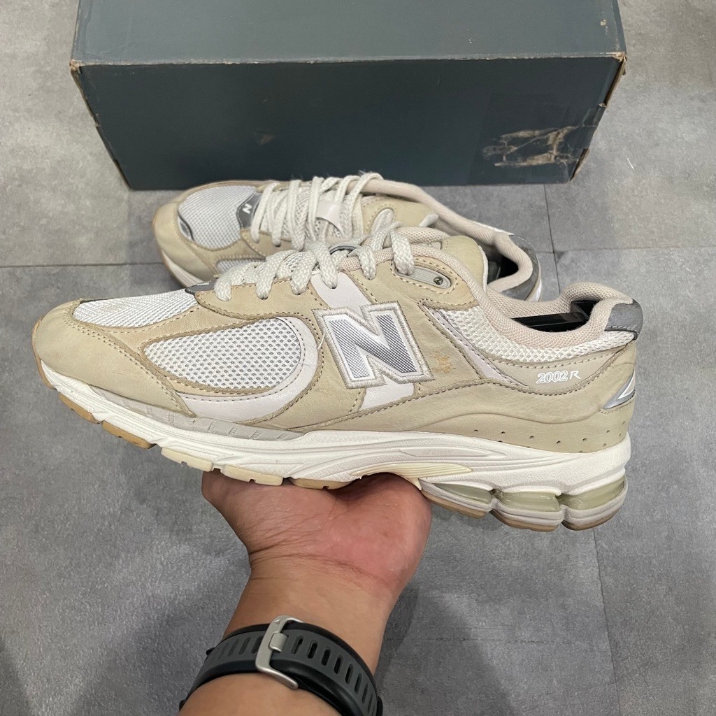 Nb 2002R White Ivory #M1328