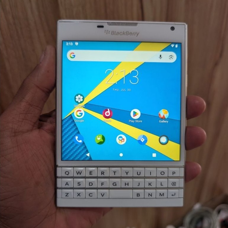 Blackberry Passport White, Upgrade Android 11, 128GB, Rare Item