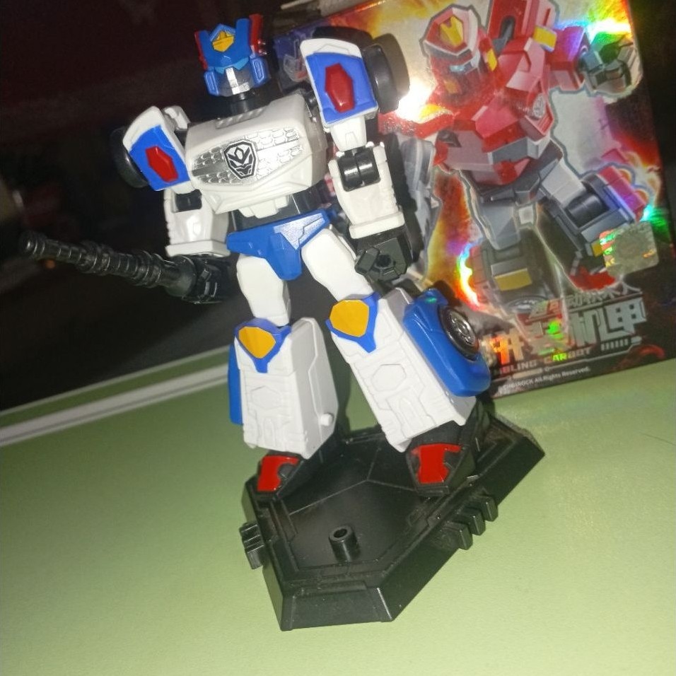 HELLO CARBOT. ACTION FIGURE. MODEL KIT. DETECTIVE. WANG FU LONG