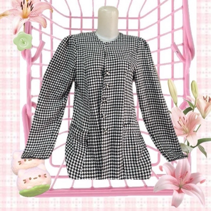 Preloved Blezer Hitam Putih Wanita Dua Saku Kanan Kiri