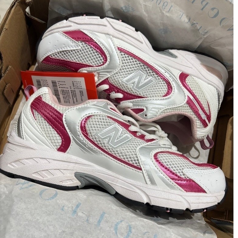 Sepatu Sneakers NB530