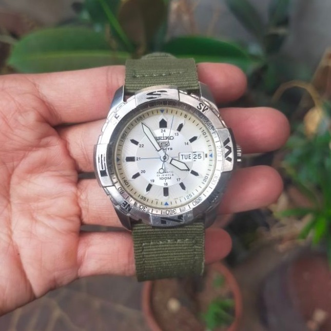 Jam tangan Seiko 5 sport automatic White navigator original