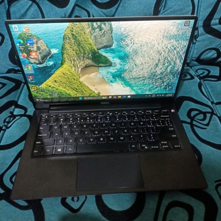 Dell XPS 13 9350 Core i7-6560U 16GB Ram 256GB SSD Touchscreen Second Bergaransi