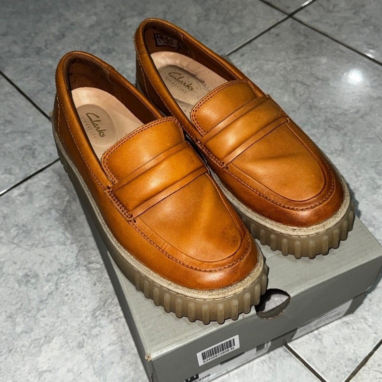 Clarks Mayhill Cove Tan Leather Slip On