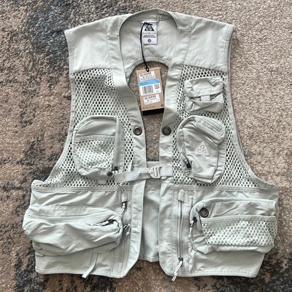 NIKE ACG Buttles Vest Sliver