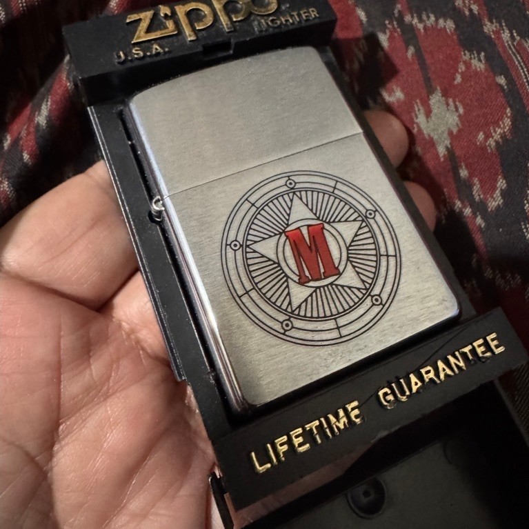 Zippo Maraiboros Marshall Red M Stars NOS Original Autentic Zippo