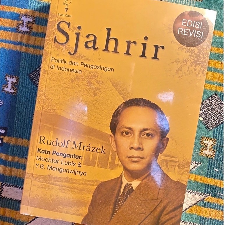 BUKU SJAHRIR POLITIK DAN PENGASINGAN DI INDONESIA RUDOLF MRAZEK ORIGINAL