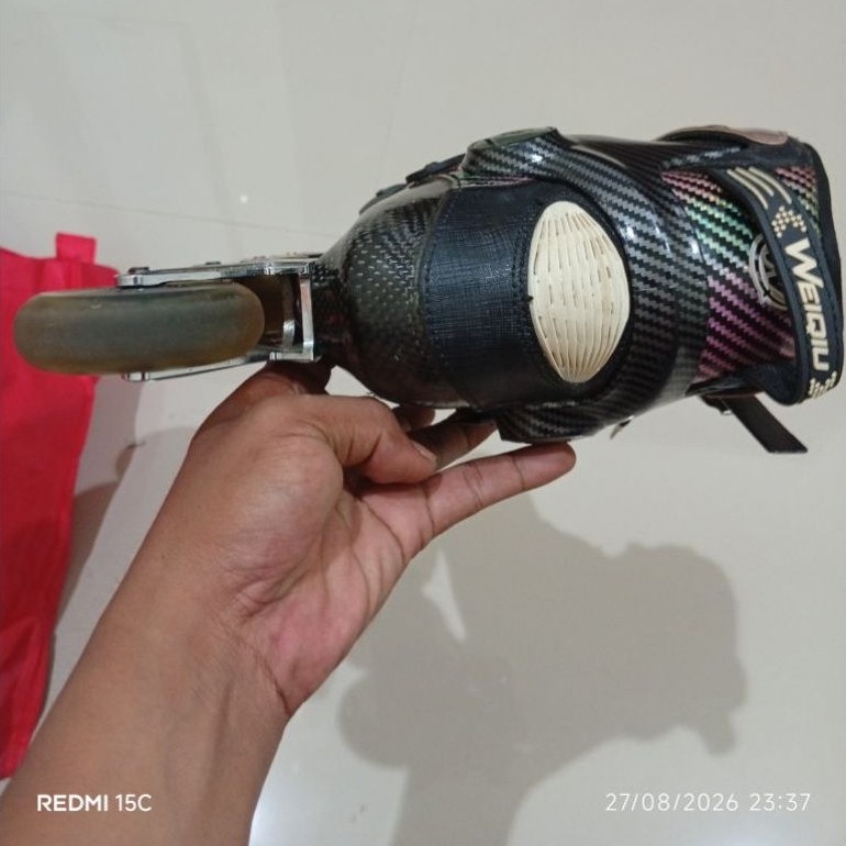 Sepatu Roda second bekas inline skate Slalom Freestyle WEQIU