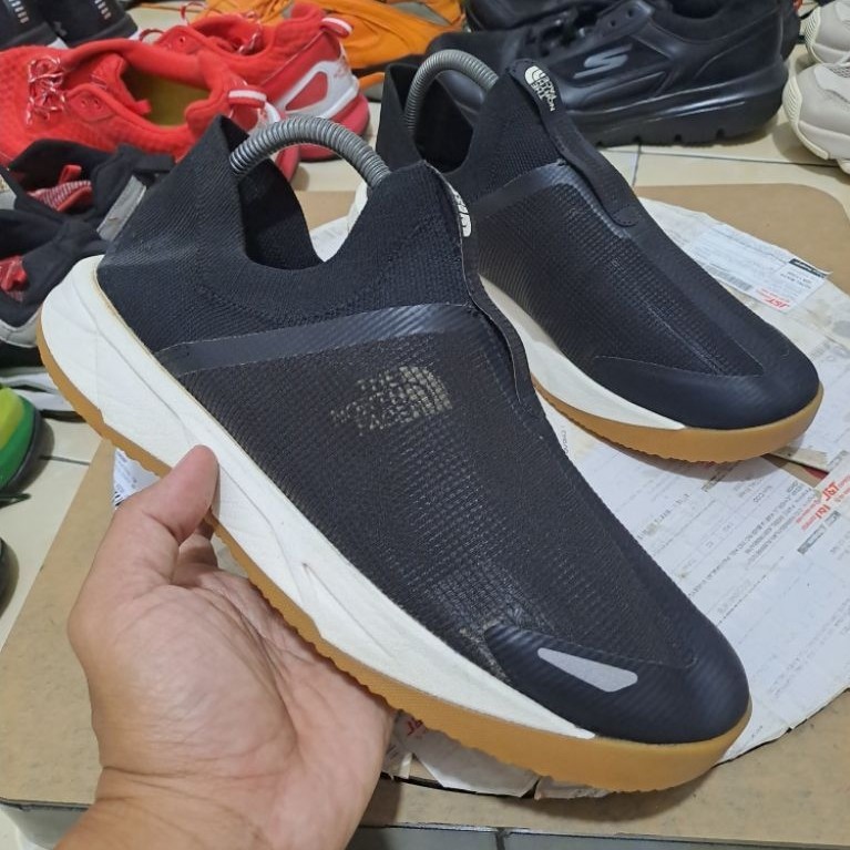 slip on tnf