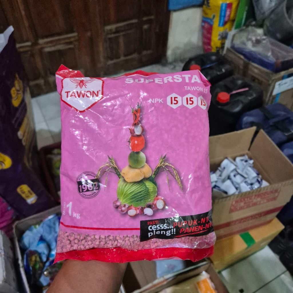 Pupuk NPK 15-15-15, Tawon, 1kg