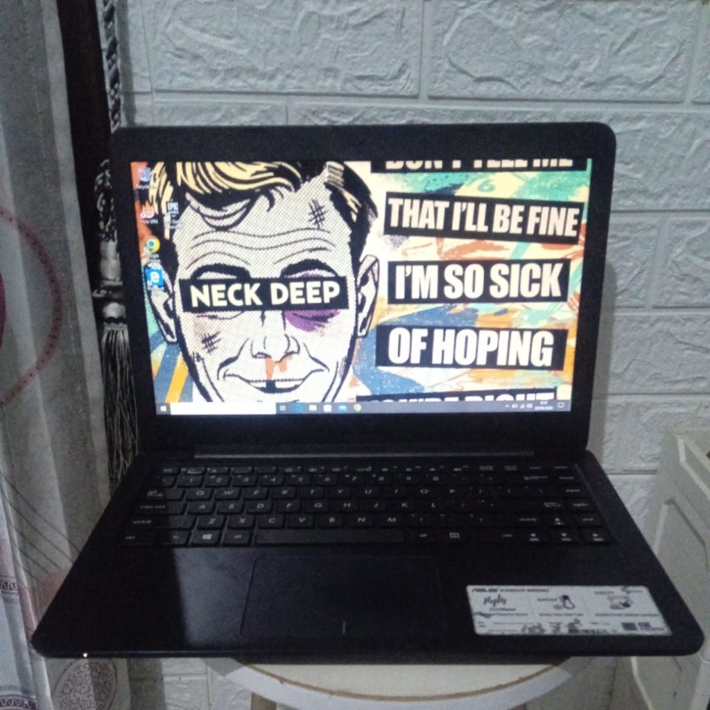 Laptop ASUS E402Y Ram 4GB / SSD 128GB (second) minus speaker
