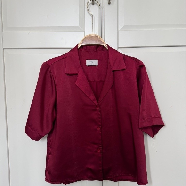 EMVE - Paris Satin Crop Shirt - Kemeja Pendek Crop (neverbeenused)