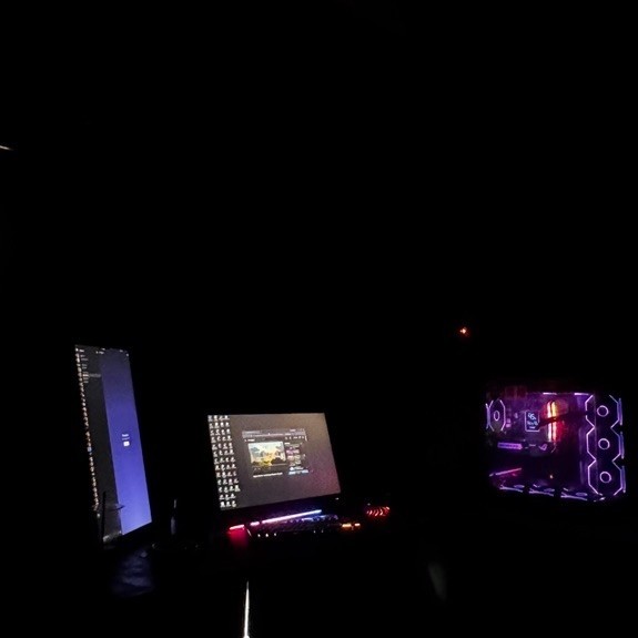 PC GAMING + MONITOR FULLSET (RTX 5060+Monitor 300hz+Monitor 100hz)