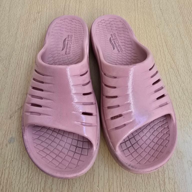 Preloved sandal Skechers Arch Fit original wanita sendal warna soft pink size 36 bukan sepatu shoes 