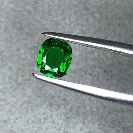 natural tsavorite