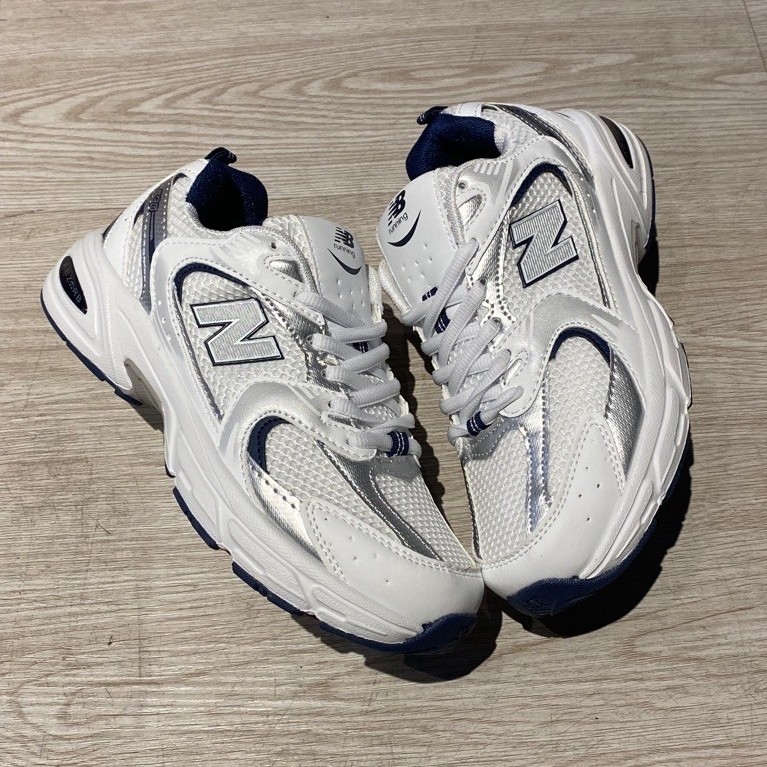 NB 530 White Navy,Second,Like New,Women