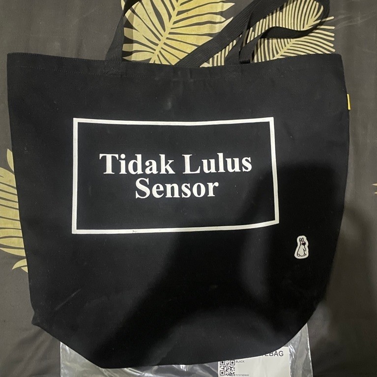 Compass x Fxxking Rabbits FR2 Tidak Lulus Sensor Tote Bag