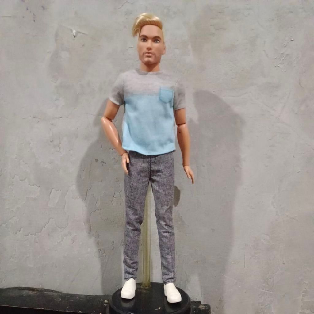 boneka Barbie Ken kepala looks