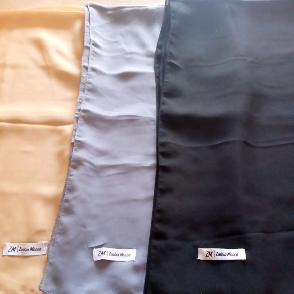 Preloved square hijab ZM /hijab segi empat Merk ZM / hijab zaskia mecca