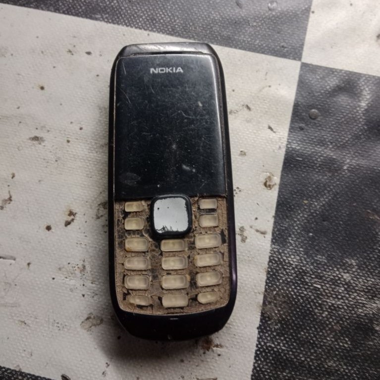 hp nokia 1800 jadul minus lcd rusak