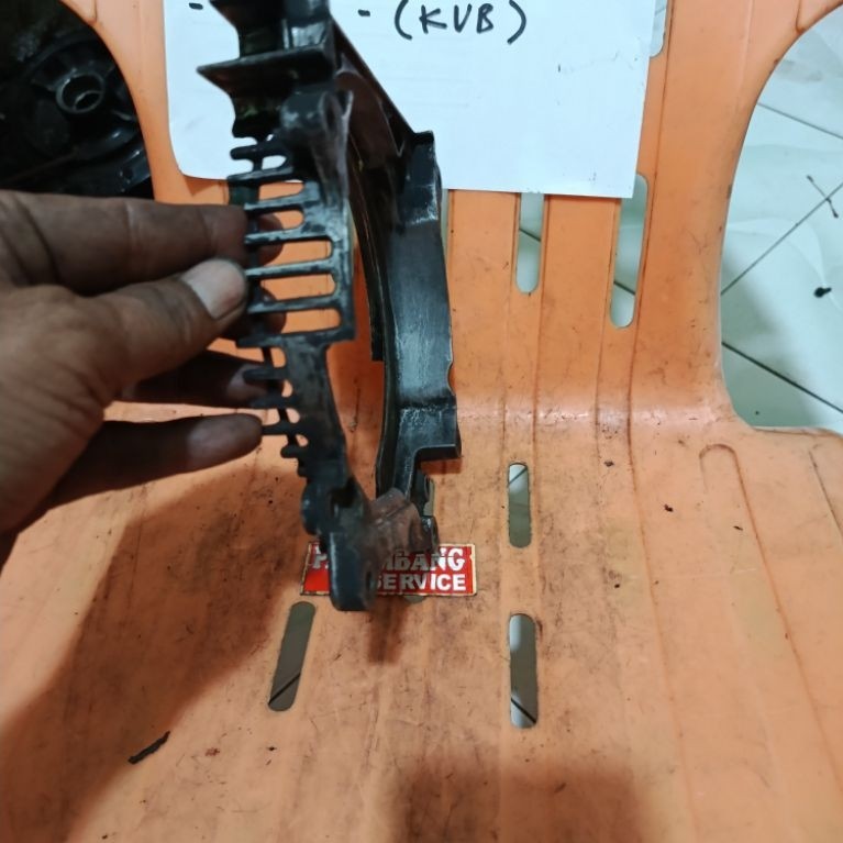 dudukan breket radiator Vario CBS 110 karbu (bekas)