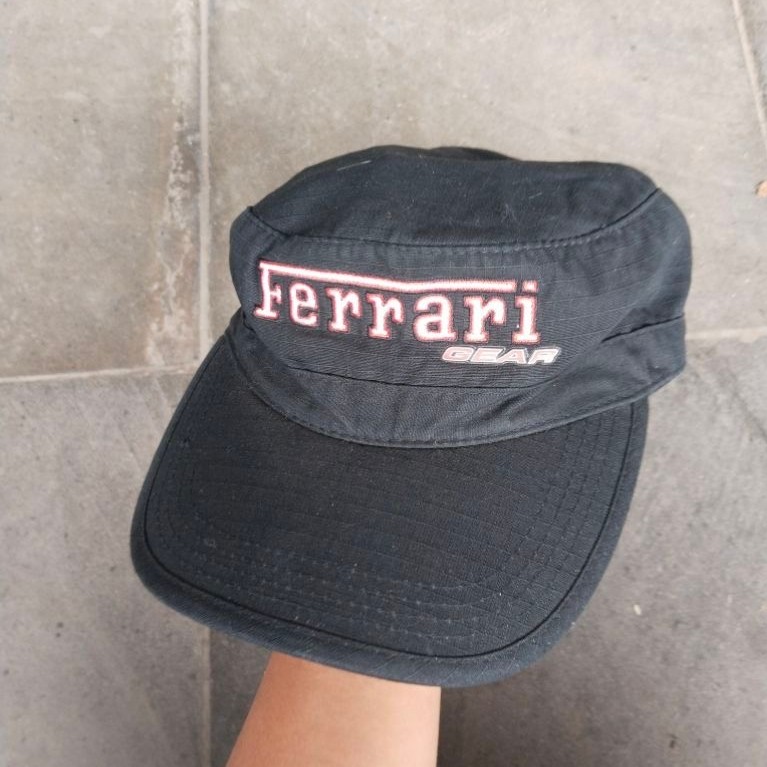 Topi Komando Ferrari
