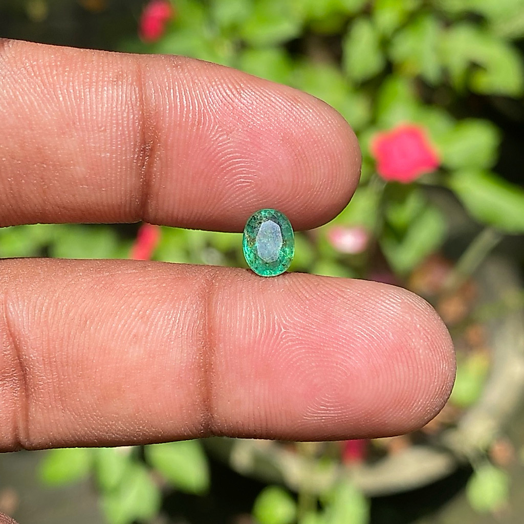 Natural emerald beryl batu permata zamrud  batu jamrud ukuran kecil dim 7x5.5x3