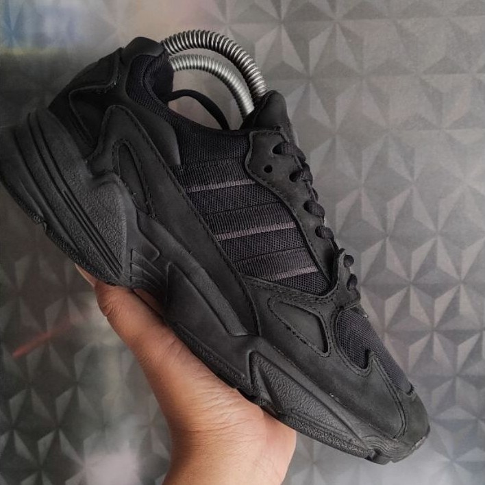 sepatu Adidas SZ 38