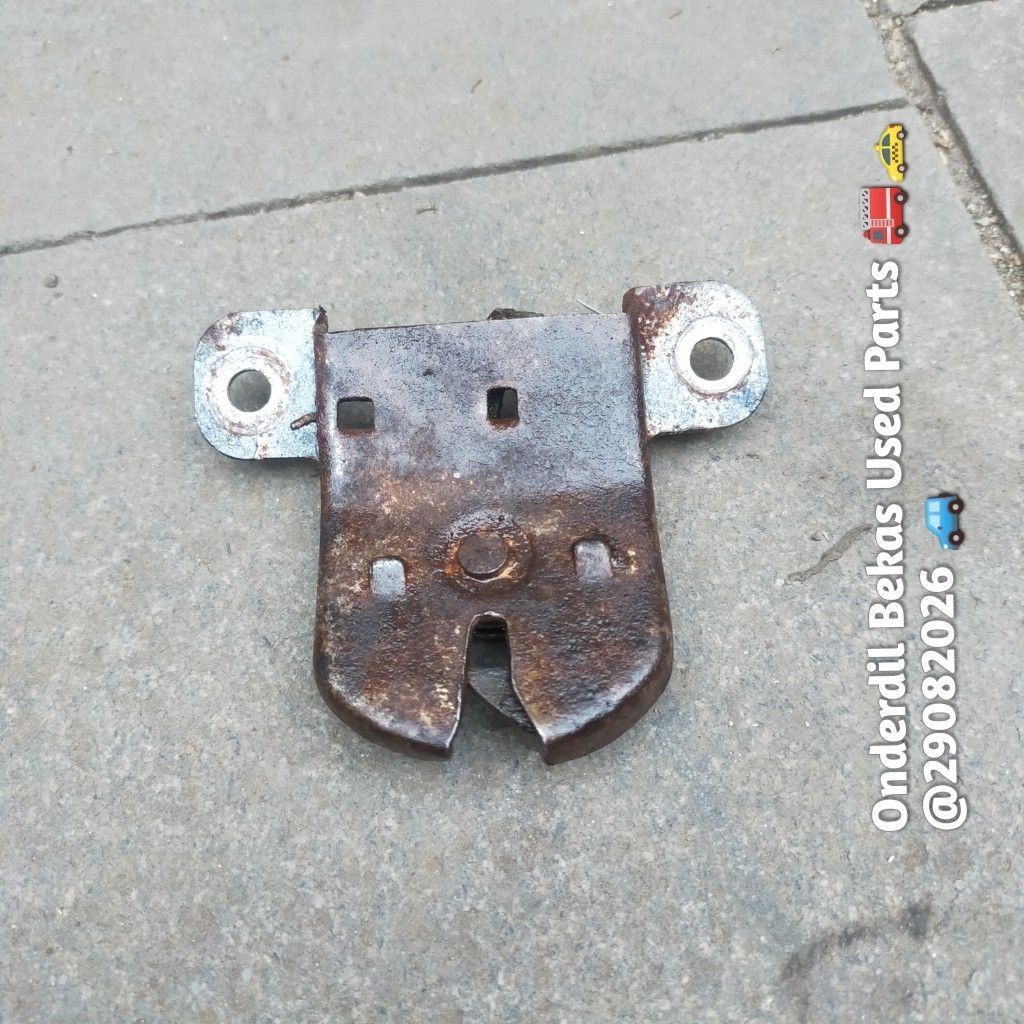 door lock bagasi Toyota Corolla ke30 tahun 1976