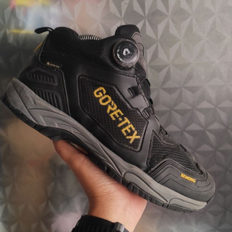 sepatu outdoor gunung hiking SZ 40 second bekas preloved