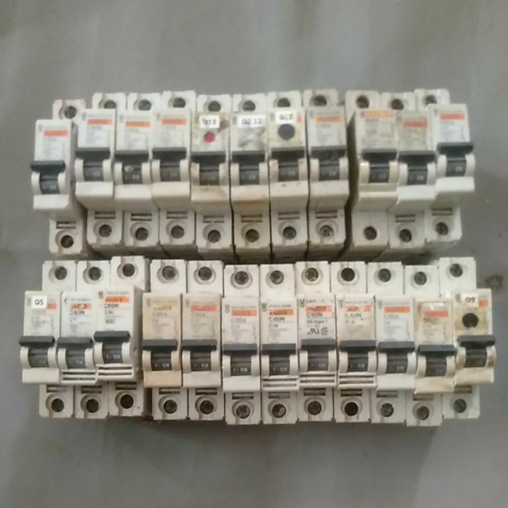 MCB multi9 hitam second Amper campur