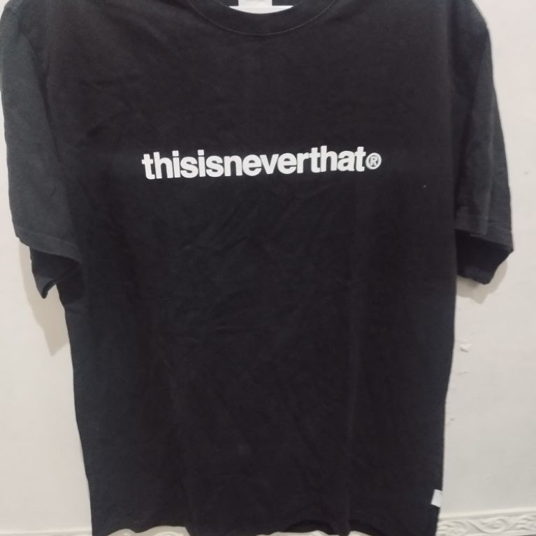 Kaos T-Shirt Hitam thisisneverthat