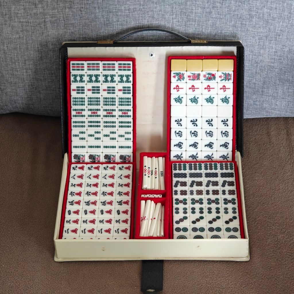 Vintage Riichi Japanese Mahjong Tiles Set