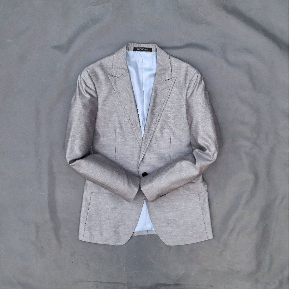 Preloved jas pria L'uomo warna abu jas pria slimfit size M jas kerja /y14 jas formal