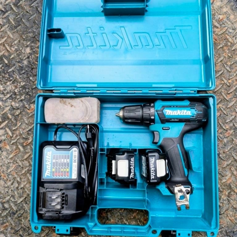 bor Makita Second 95% mulus. bor baterai Makita