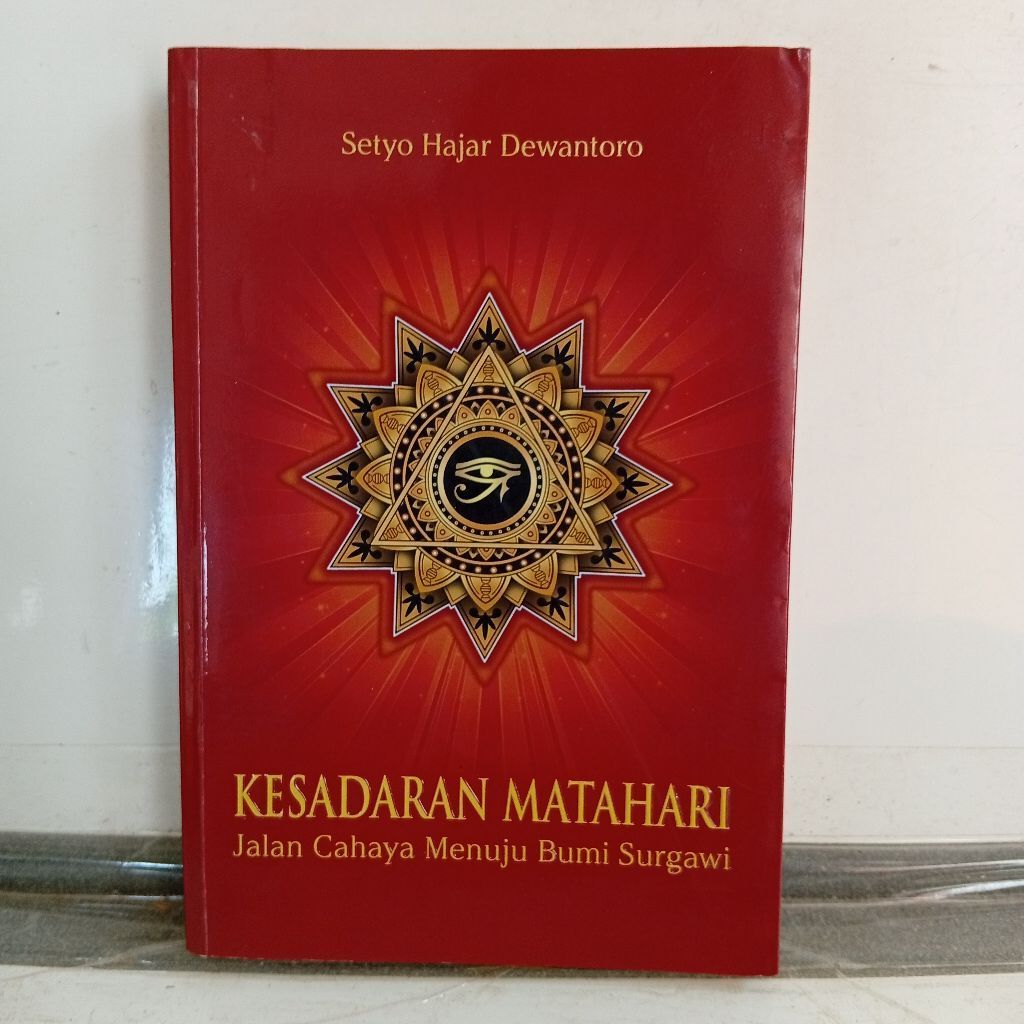 Buku Spiritual Kesadaran Matahari Setyo Hajar Dewantoro